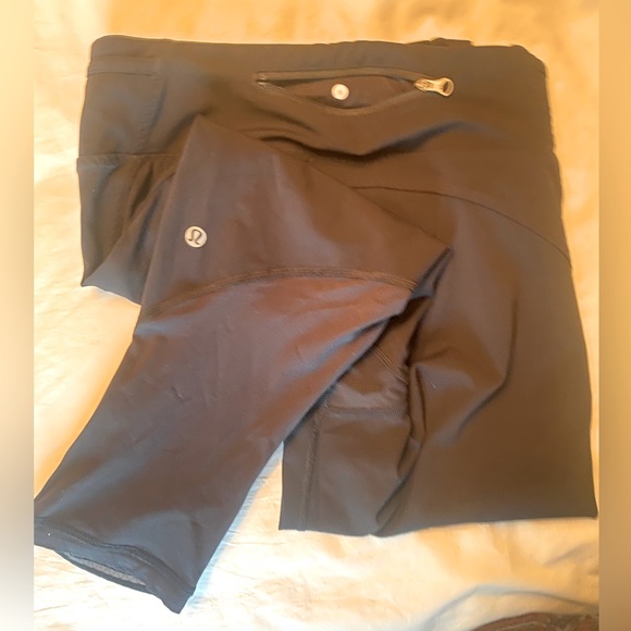 Lululemon Black Crop (Under knee) Leggings - Picture 5 of 6